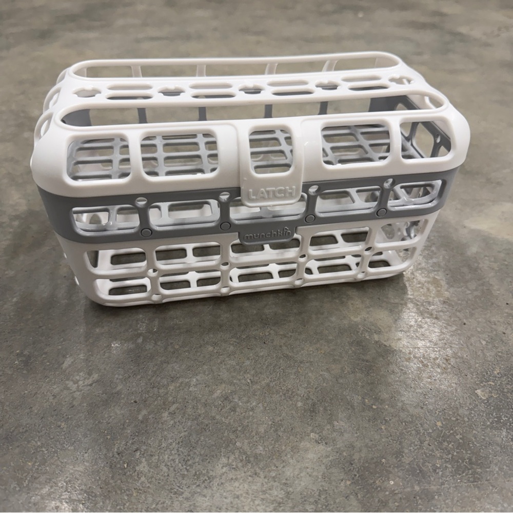 NEVER USEDMunchkin Latch Basket in White and Gray